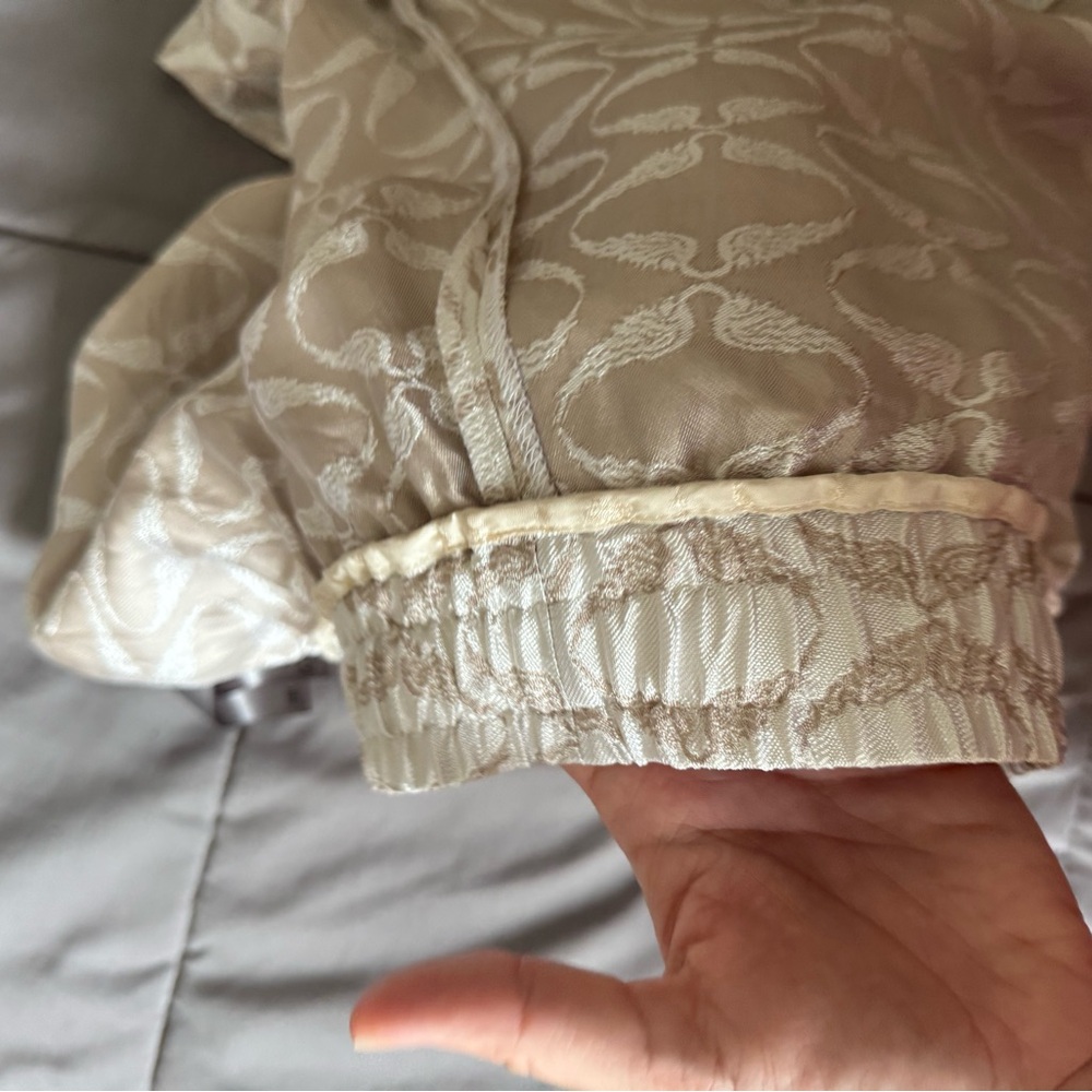New Zadig & Voltaire Cream Textured shorts - Picture 5 of 5